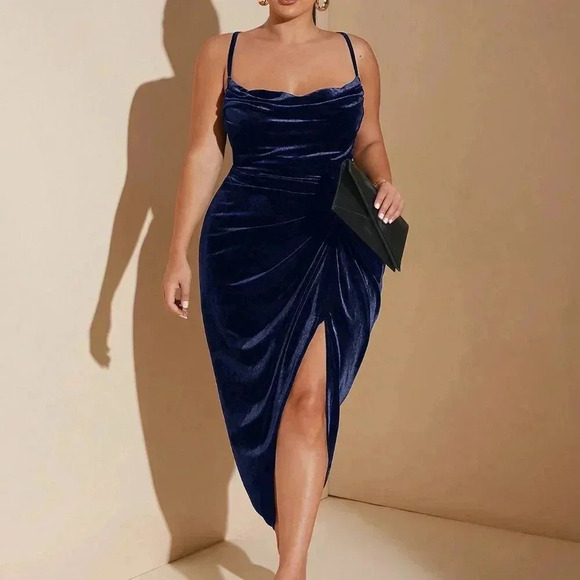 Royal Blue Party Women's Plus Size Split Hem Ruched Velvet Spaghetti Strap Dress - Picture 6 of 8